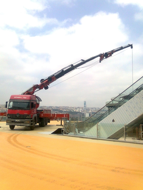 Hidrokon 30 Ton Knuckle Boom Crane
