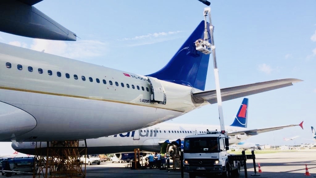 Use of Manlifts in Aircraft Maintenance